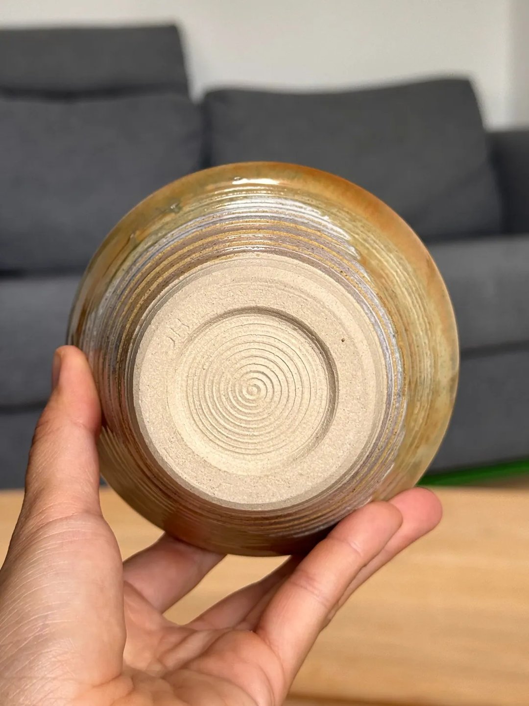 Small bowls with carved ridges, toasted honey with blue-grey streaks, view 4