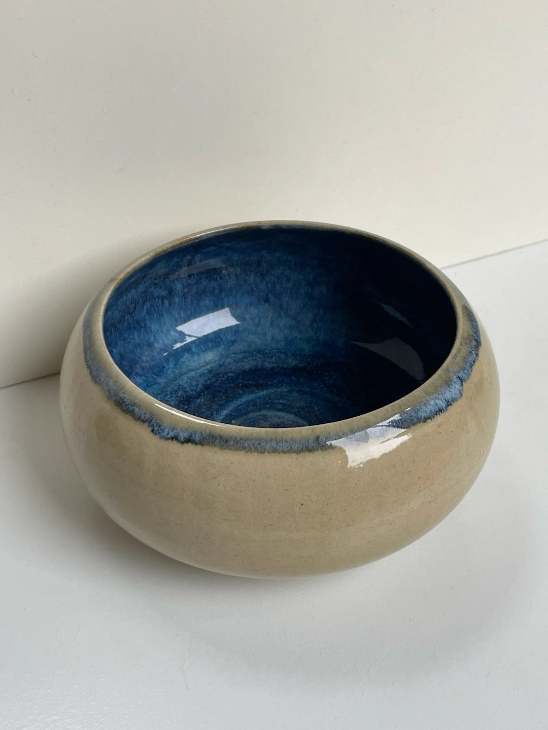 Round bowl, oatmeal outside, galaxy blue inside, view 1