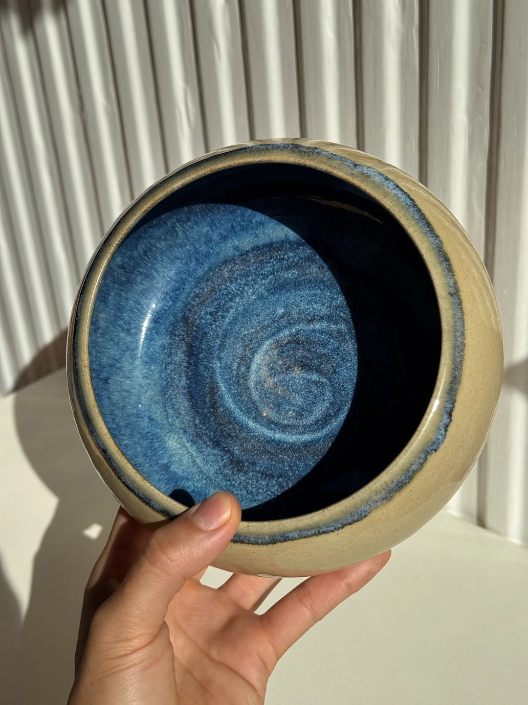 Round bowl, oatmeal outside, galaxy blue inside, view 1